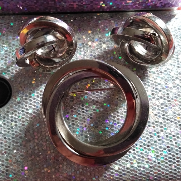 Unknown Jewelry - Unique Silver Matching Brooch And Earrings